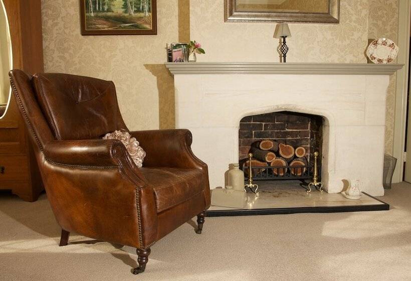 Отель The Birches Bed & Breakfast