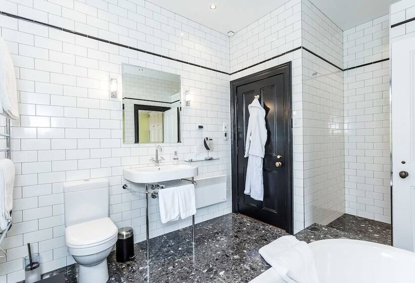 Отель The Birches Bed & Breakfast