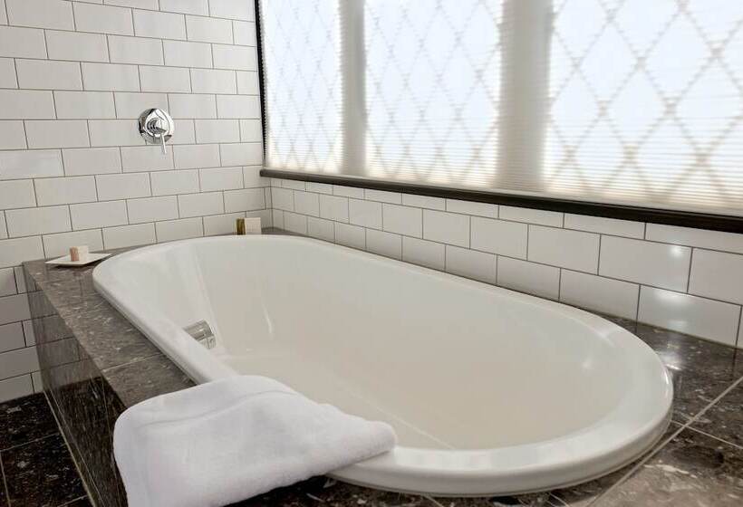 Отель The Birches Bed & Breakfast