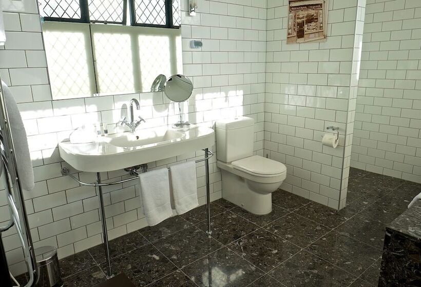 Отель The Birches Bed & Breakfast