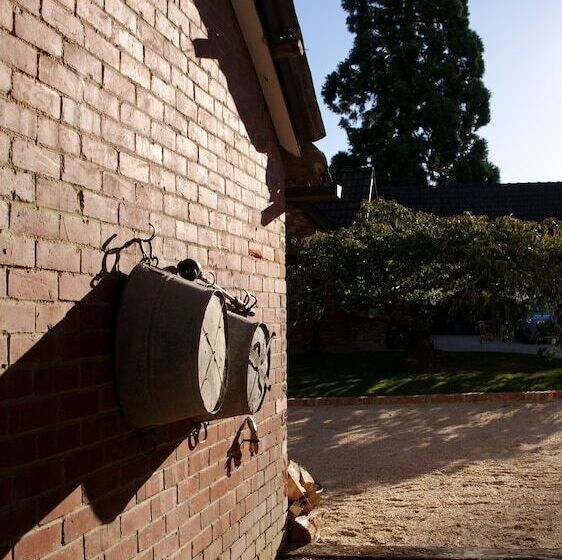 Отель The Birches Bed & Breakfast