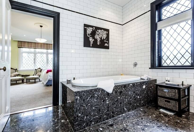 Отель The Birches Bed & Breakfast