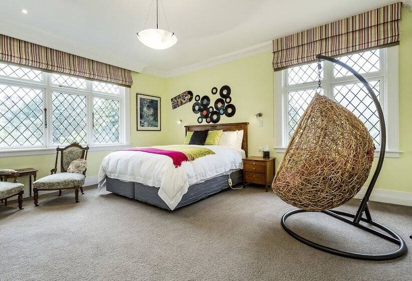 Отель The Birches Bed & Breakfast