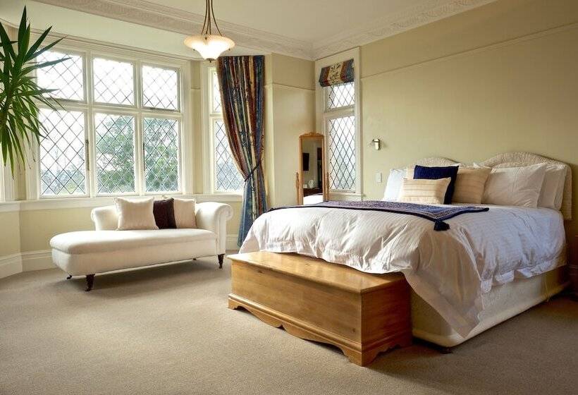 Отель The Birches Bed & Breakfast