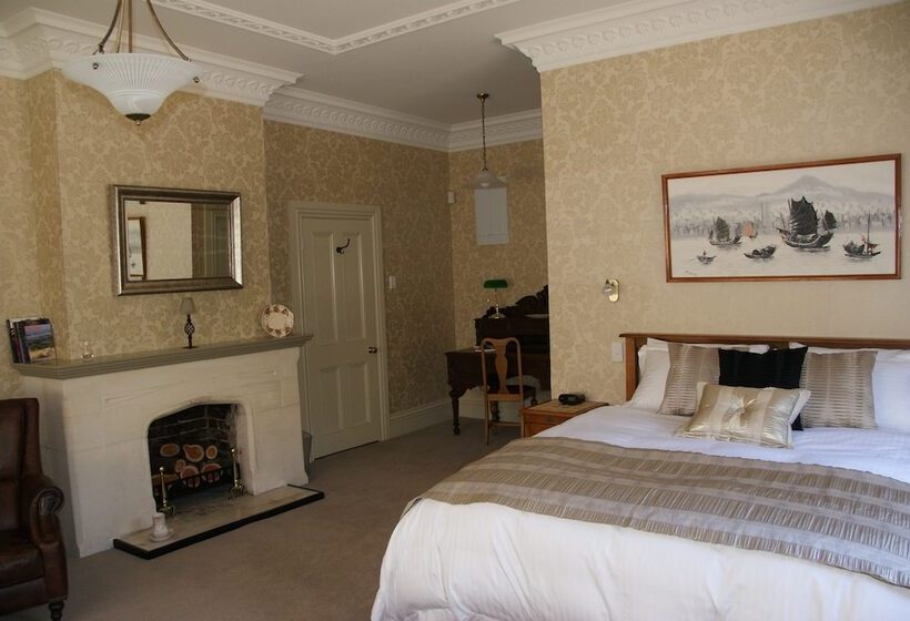 Отель The Birches Bed & Breakfast