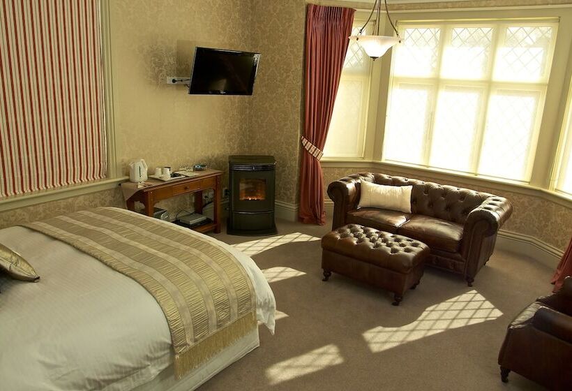 Отель The Birches Bed & Breakfast