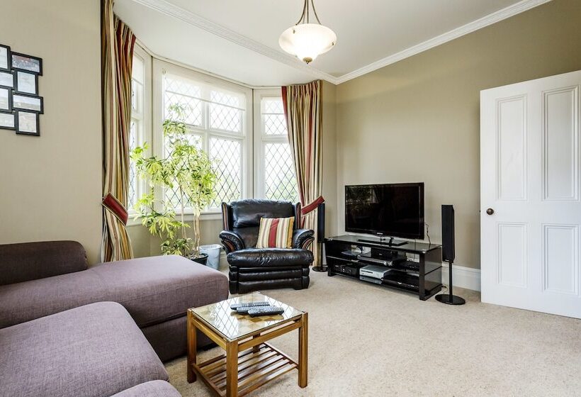 Отель The Birches Bed & Breakfast