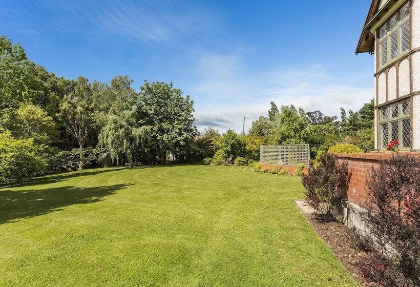 Отель The Birches Bed & Breakfast