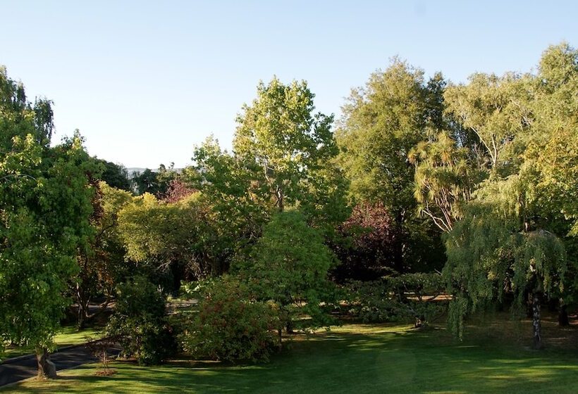 Отель The Birches Bed & Breakfast