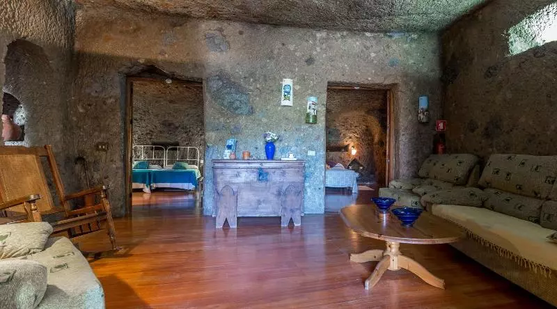 Casa Cueva El Mimo