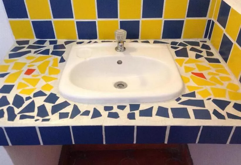 هتل La Casa De Cafe Bed And Breakfast