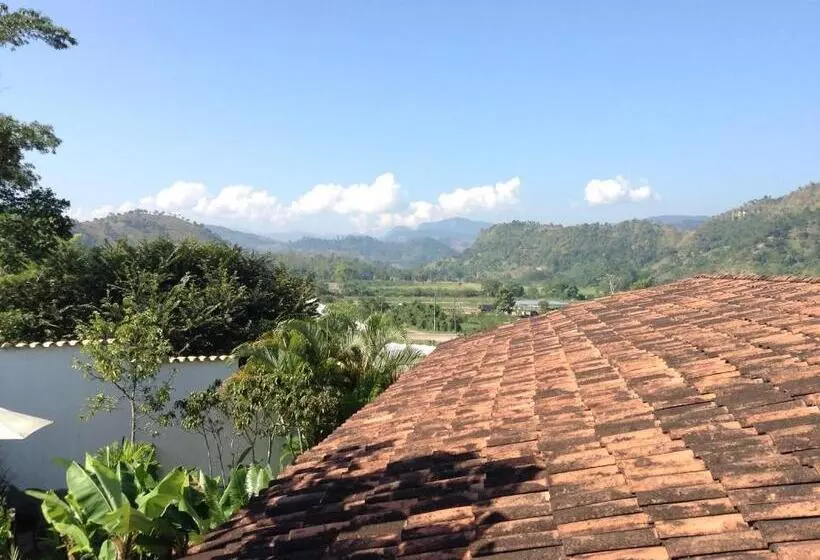 هتل La Casa De Cafe Bed And Breakfast