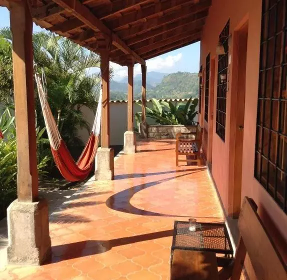 هتل La Casa De Cafe Bed And Breakfast