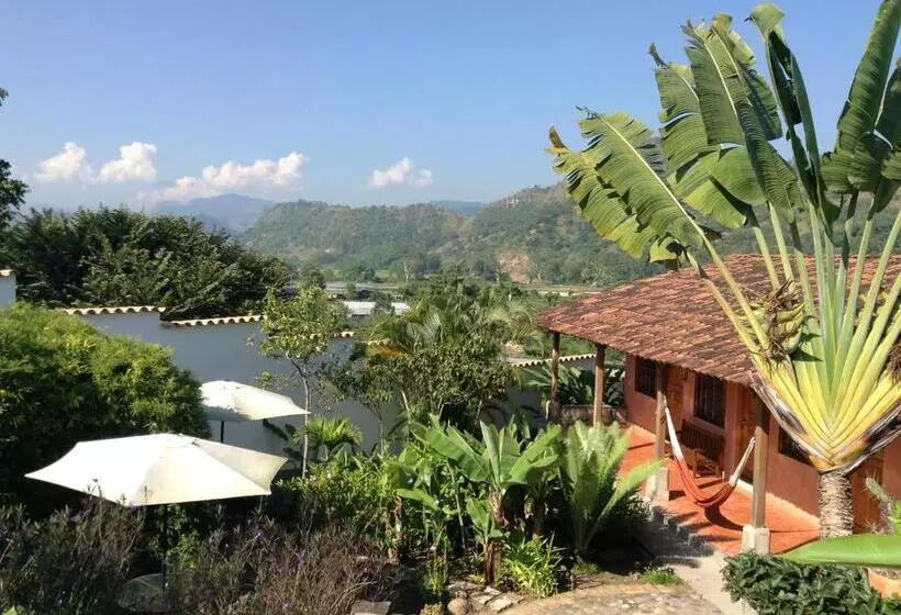 هتل La Casa De Cafe Bed And Breakfast