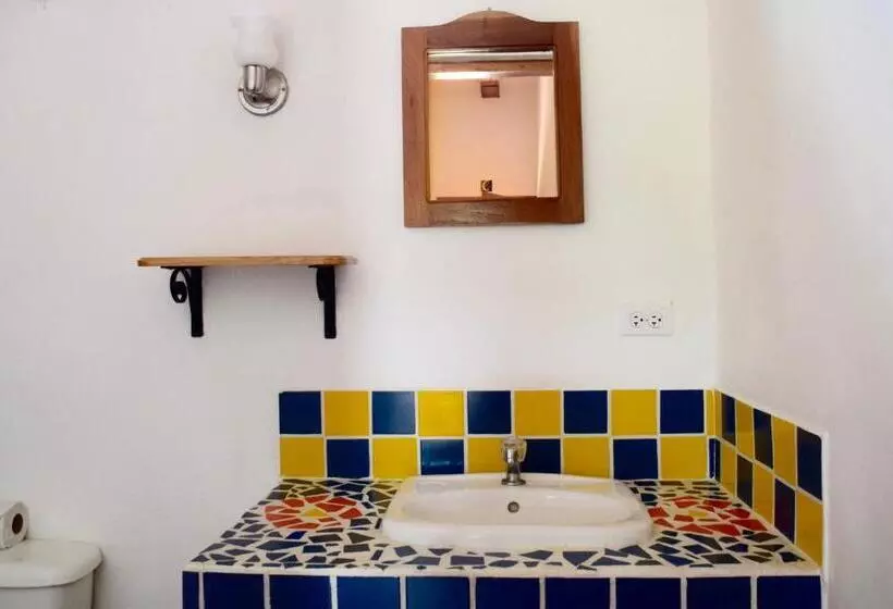 هتل La Casa De Cafe Bed And Breakfast