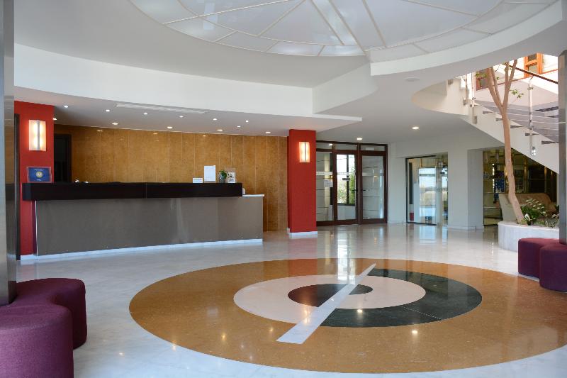 בית מלון כפרי Macaris Suites & Spa