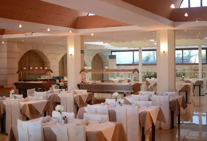 Отель Macaris Suites & Spa