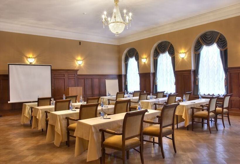 فندق Petro Palace