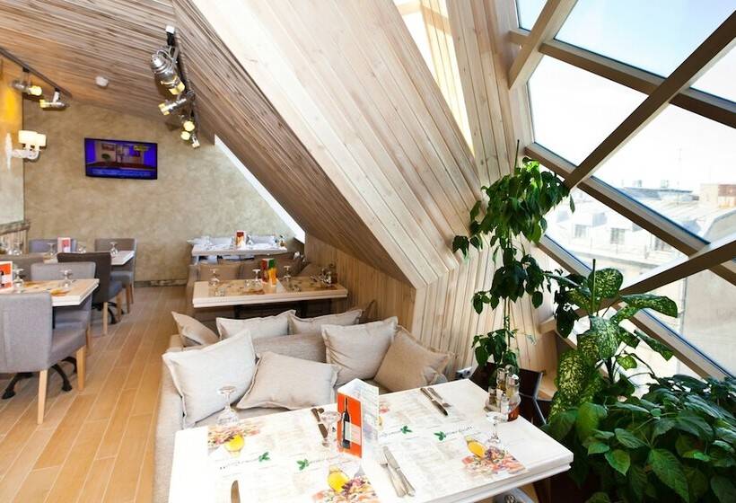 فندق Petro Palace