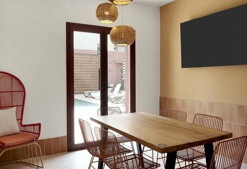 ホテル tent Lloret de Mar