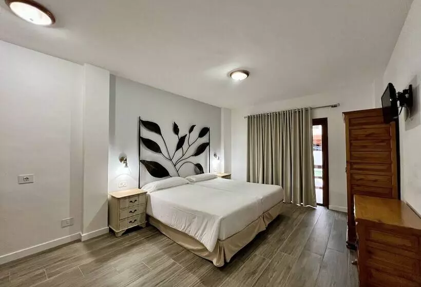 Apartamentos Frontera