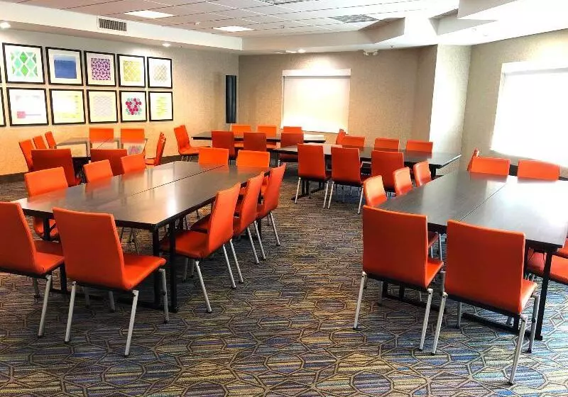 Holiday Inn Express Hotel & Suites Marina, An Ihg