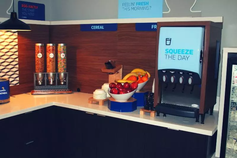 Holiday Inn Express Hotel & Suites Marina, An Ihg