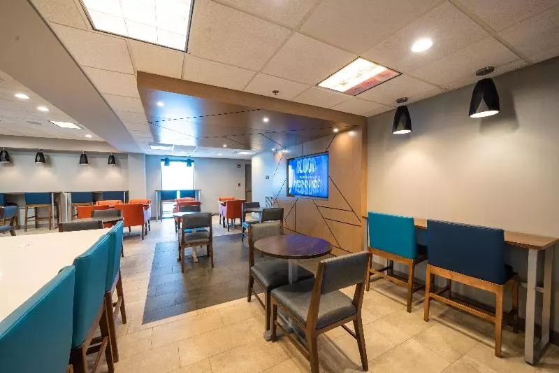 Holiday Inn Express Hotel & Suites Tampa Oldsmar, An Ihg