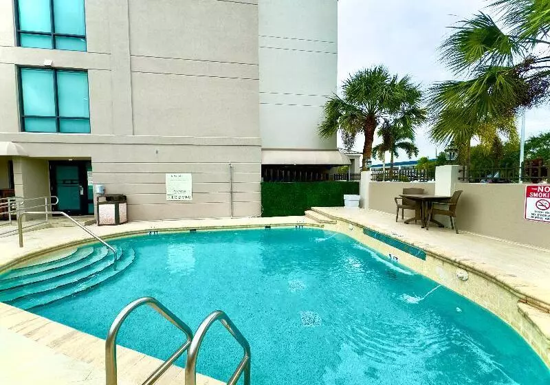 Holiday Inn Express Hotel & Suites Tampa Oldsmar, An Ihg
