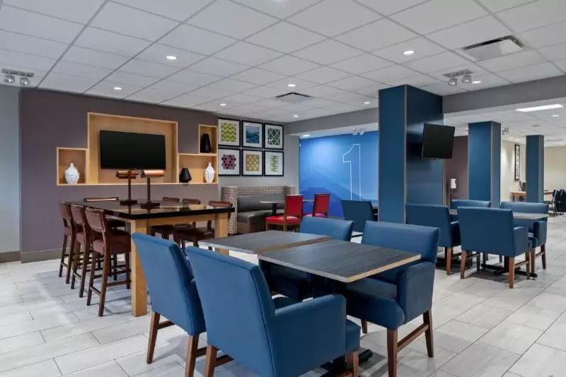 Holiday Inn Express Hotel & Suites Woodbridge, An Ihg