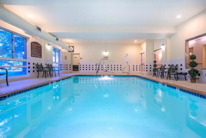 Holiday Inn Express Hotel & Suites Woodbridge, An Ihg