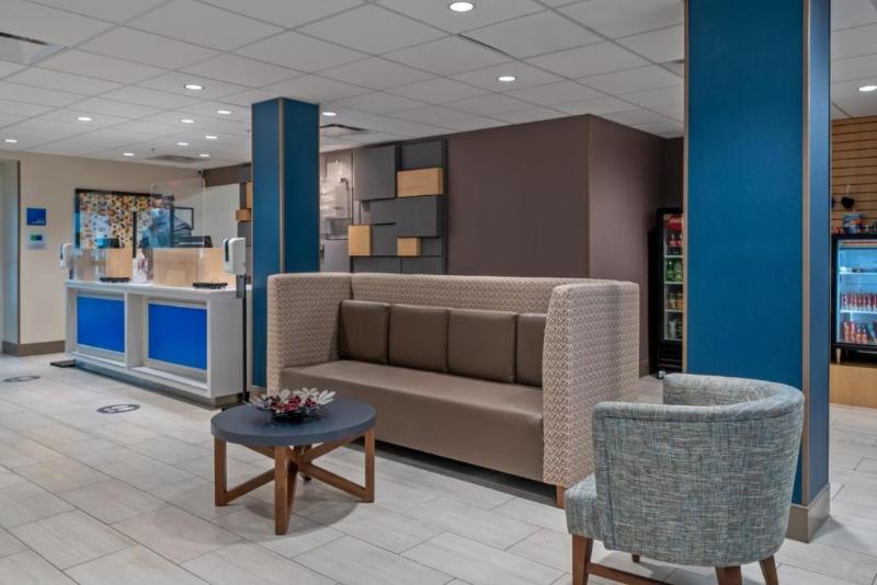 Holiday Inn Express Hotel & Suites Woodbridge, An Ihg
