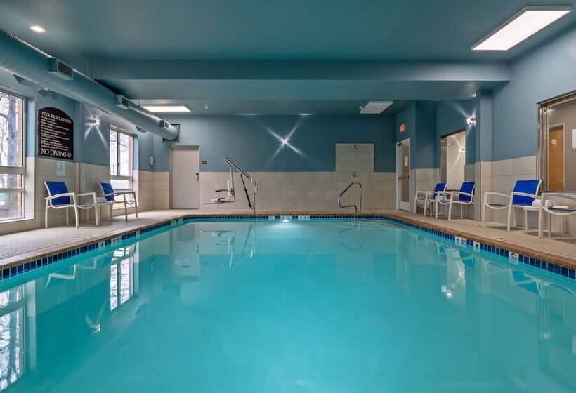 Holiday Inn Express Hotel & Suites Woodbridge, An Ihg