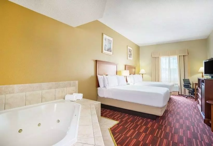 Holiday Inn Express Hotel & Suites Woodbridge, An Ihg