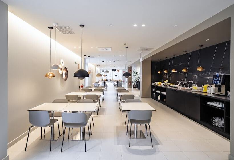 Hotel Holiday Inn Express Pamplona, An Ihg