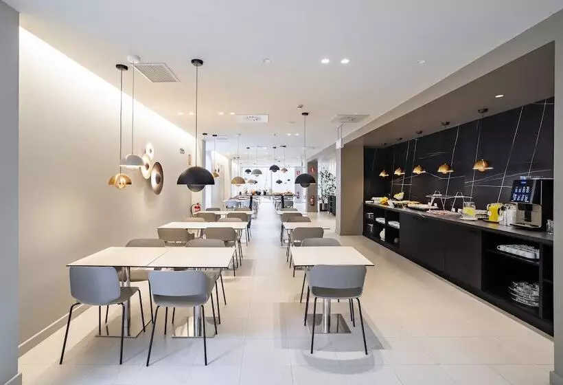 Отель Holiday Inn Express Pamplona, An Ihg