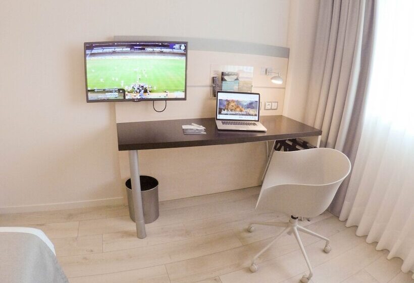 Hotel Holiday Inn Express Pamplona, An Ihg