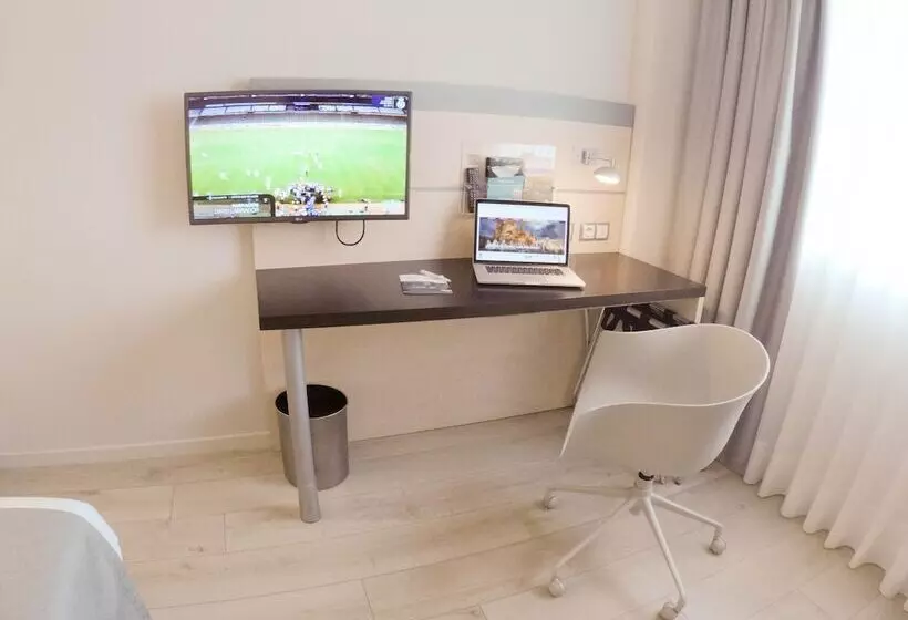 Отель Holiday Inn Express Pamplona, An Ihg