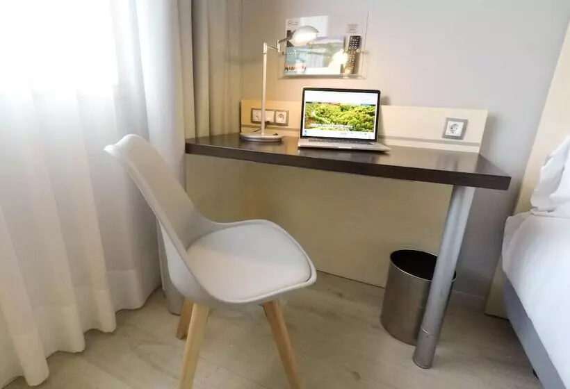 Отель Holiday Inn Express Pamplona, An Ihg