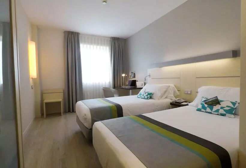 Отель Holiday Inn Express Pamplona, An Ihg