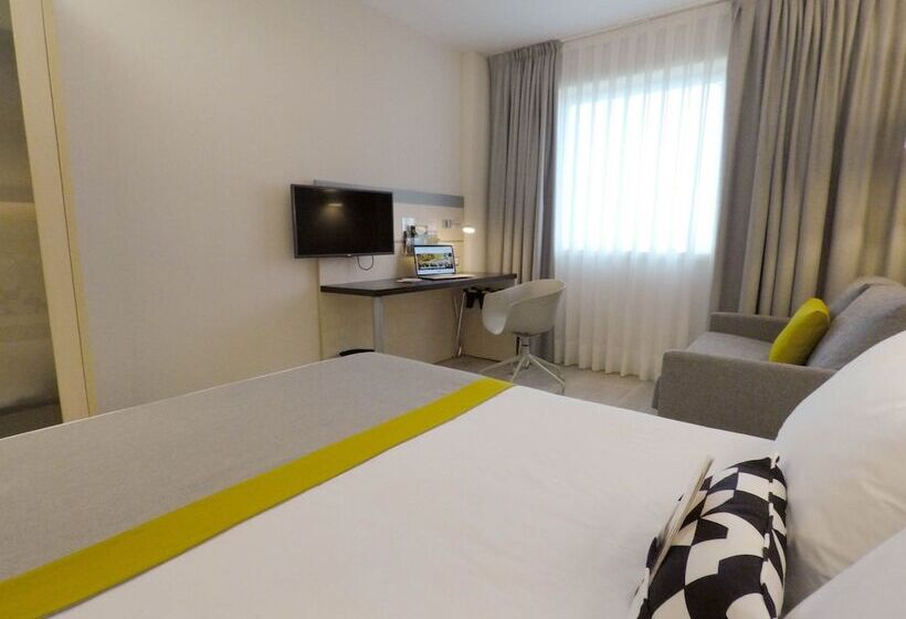 Hotel Holiday Inn Express Pamplona, An Ihg