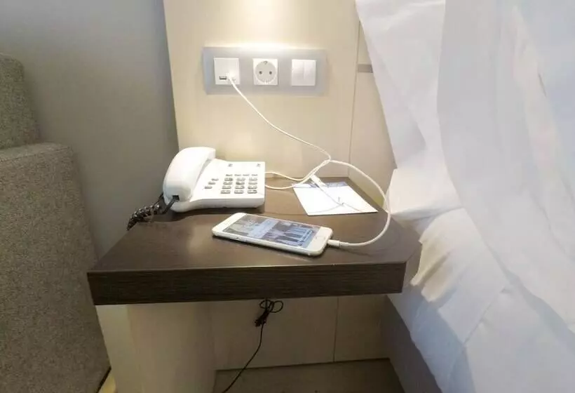 Отель Holiday Inn Express Pamplona, An Ihg