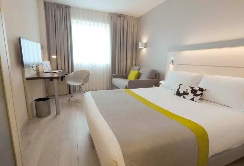 Отель Holiday Inn Express Pamplona, An Ihg