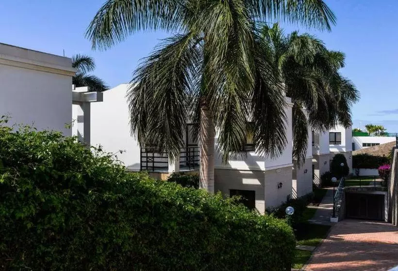 Sunshine Beach Villas