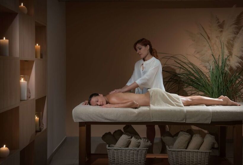 فندق Blue Bay Resort