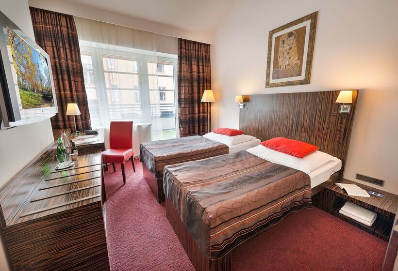 Ea Hotel Crystal Palace