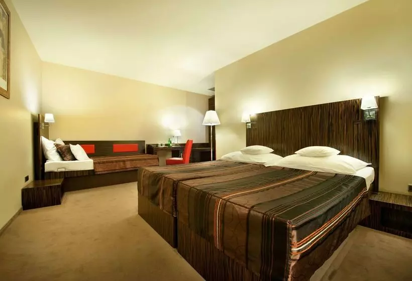 Ea Hotel Crystal Palace