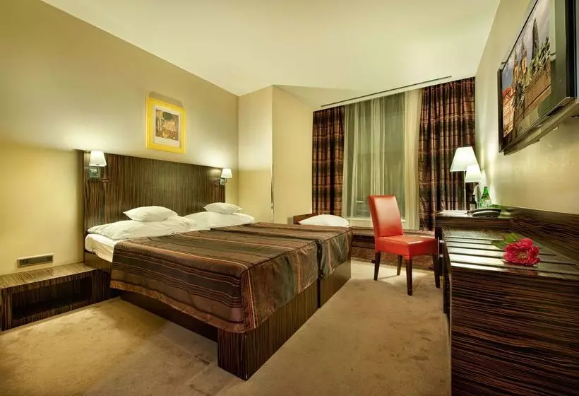 Ea Hotel Crystal Palace