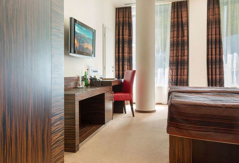 Ea Hotel Crystal Palace