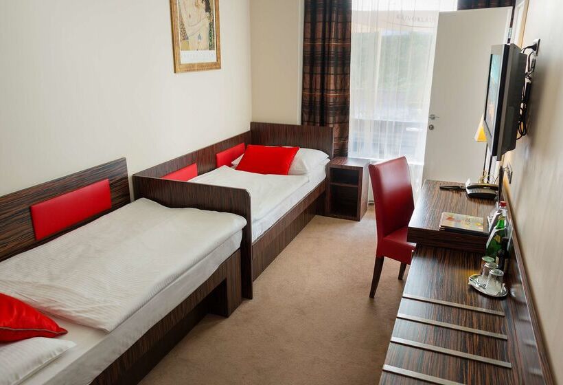 Ea Hotel Crystal Palace